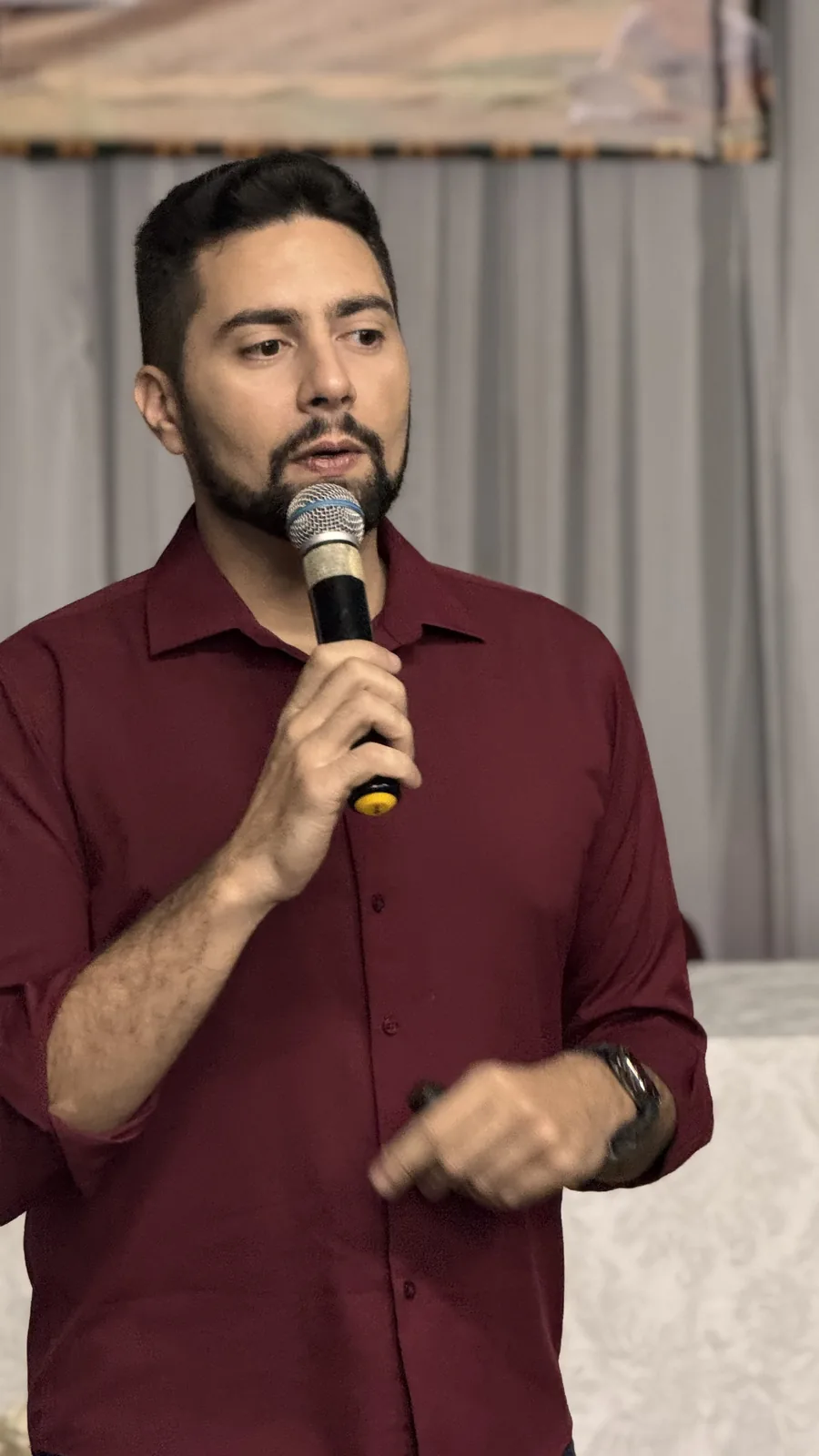Consultor da ITG fala ao microfone durante audiência pública do ZEE Cerrados.